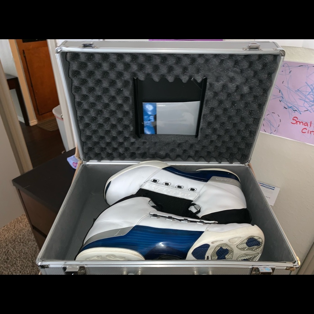 Air Jordan 17 OG with metal case